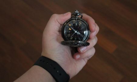 Como Poner un Reloj de Bolsillo en su Chaleco