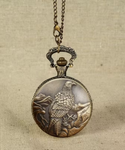 Reloj de águila suspendido de su cadena en tono bronce