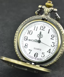 Esfera blanca del reloj de cuarzo con números arábigos y agujas negras