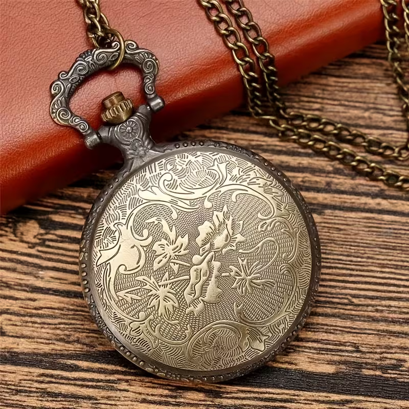 Reverso del reloj de águila con un motivo decorativo de dragón