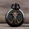 Reloj de bolsillo oscuro con cabeza de elefante y un marco ornamental