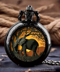 Detalle de la tapa con un elefante sobre fondo naranja entre árboles