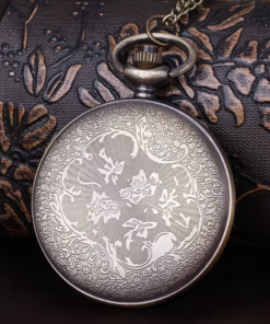 Reverso del reloj con decoración de flores y hojas