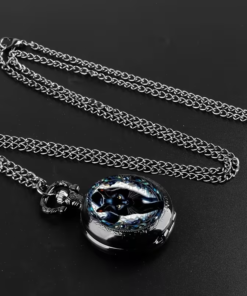 Reloj de gato negro cerrado junto a su cadena extendida