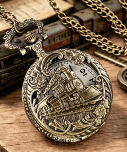 Reloj de locomotora con su cadena sobre un fondo de inspiración ferroviaria
