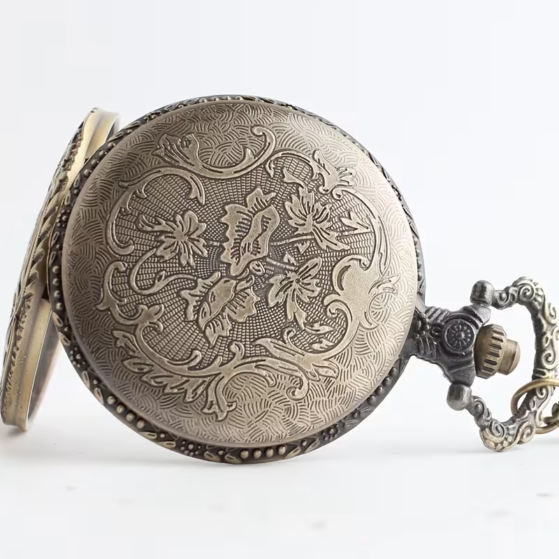 Reverso del reloj de locomotora con un motivo decorativo de dragón
