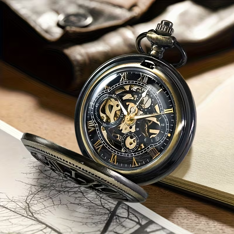 Reloj de esfera negra con la tapa de engranajes abierta sobre un libro