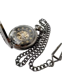 Reloj de filigrana abierto con esfera arábiga negra y centro mecánico visible