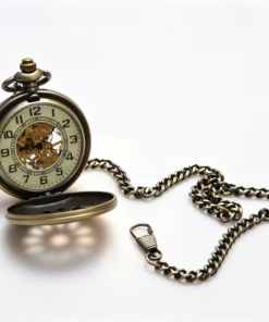 Vista frontal del reloj mecánico con la tapa abierta