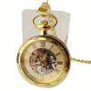 Reloj mecánico de esfera romana y bisel facetado en tono dorado