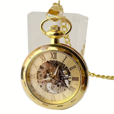 Reloj mecánico de esfera romana y bisel facetado en tono dorado