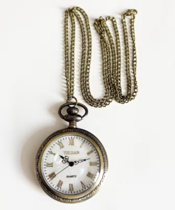 Reloj de bolsillo de esfera visible con su cadena en tono bronce