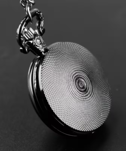 Detalle del reverso circular y la anilla ornamental