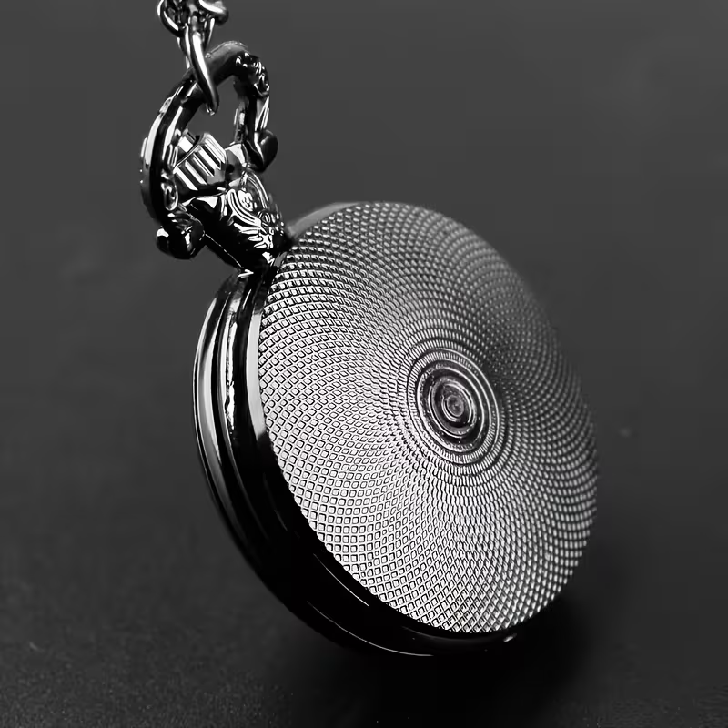 Detalle del reverso circular y la anilla ornamental
