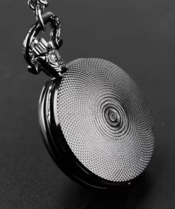 Reverso oscuro del reloj con un patrón circular texturizado