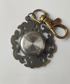 Parte posterior del reloj floral con tapa circular y corona lateral